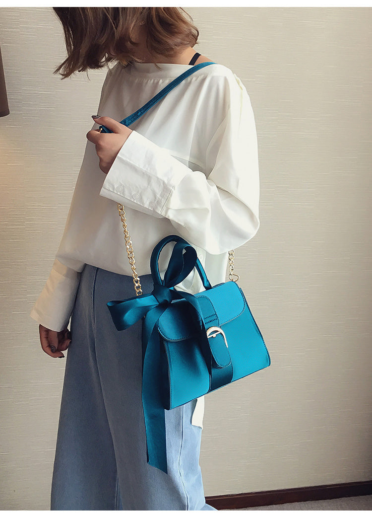 Bow diagonal handbag