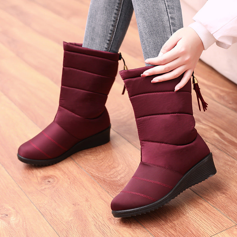 Warm mid-leg boots