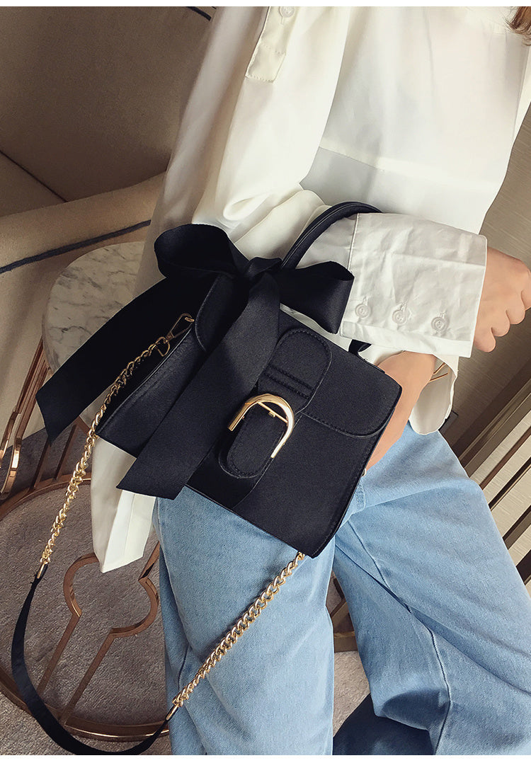 Bow diagonal handbag