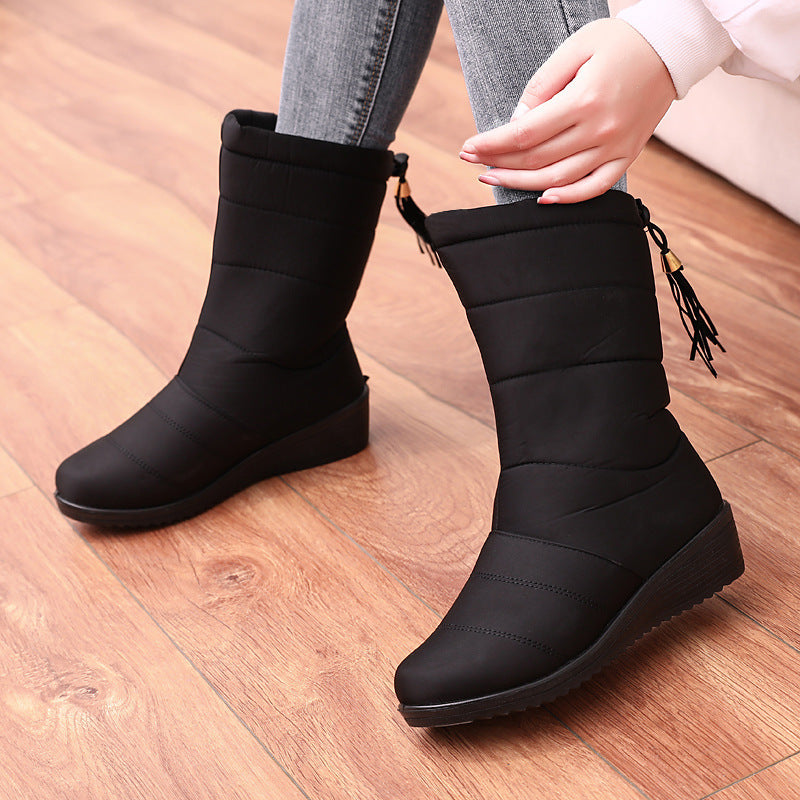 Warm mid-leg boots